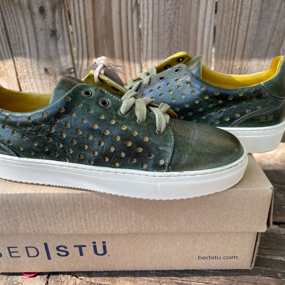 NIB BED STU Lyne in Pistachio Rustic. - Picture 2 of 12